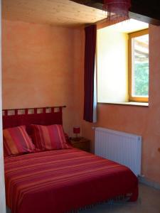 Ένα ή περισσότερα κρεβάτια σε δωμάτιο στο Gîte de Luré
