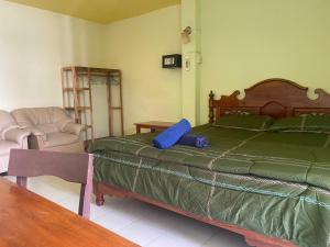 a bedroom with a bed with a blue pillow on it at Bambus Motel in Jomtien Beach