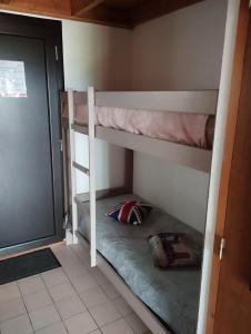 Posteľ alebo postele v izbe v ubytovaní Maison de vacances dans les hauteurs de Salavas + 19 fotografií