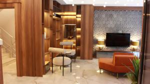 Televisor o centre d'entreteniment de ROİ HOTEL İZMiR