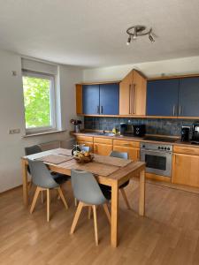Η κουζίνα ή μικρή κουζίνα στο Schöne ruhige Wohnung mit Balkon