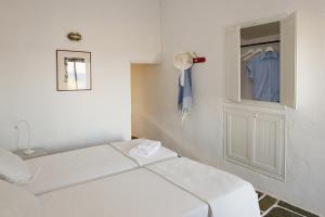 A bed or beds in a room at Alisideri Studios