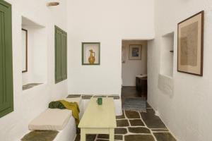 A bed or beds in a room at Alisideri Studios