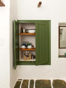 A kitchen or kitchenette at Alisideri Studios