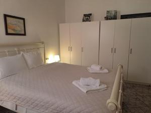 a bedroom with a bed with towels on it at Flisvos Home Studio in Megalochori +2 photos