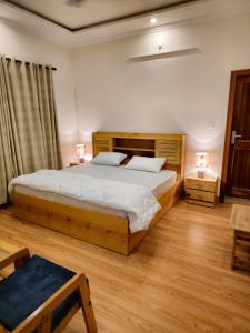 a bedroom with a large bed in a room at Laspa Cottage, Bhimtal in Bhīm Tāl +32 photos