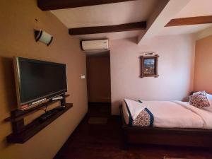 TV a/nebo společenská místnost v ubytování Hotel Garuda