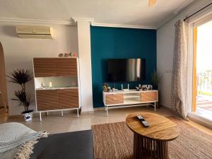 a living room with a tv and a table at Estrella in Mar de Cristal