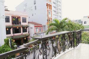 En balkong eller terrass på Boutique Hue K L Y