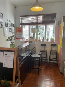 Reštaurácia alebo iné gastronomické zariadenie v ubytovaní Hoi To Hostel