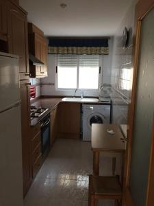 Η κουζίνα ή μικρή κουζίνα στο Apartamento acogedor playa Miramar +6 φωτογραφίες