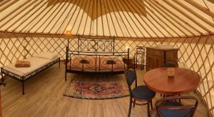 A bed or beds in a room at Öko Kemping és Glamping Tiszadada