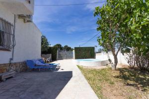 Bazén v ubytování INNOUTHOME Casa Familiar con Piscina y Jardín Av 3 Calas nebo v jeho okolí