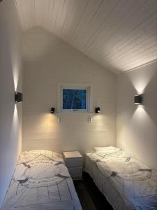 Ένα ή περισσότερα κρεβάτια σε δωμάτιο στο möja stuga i Stockholms skärgård