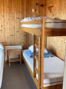 Postel nebo postele na pokoji v ubytování Sandvikens Fiskeläge Ulvön