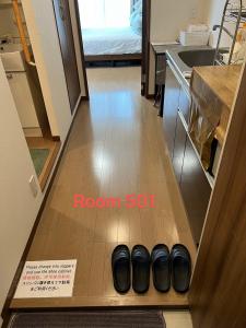 a room with a floor with a pair of shoes on it at SkyHotel Ryogoku 駅徒歩4分 in Tokyo
