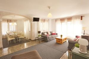 a living room with a couch and a table at Vicedo Bay View in O Vicedo