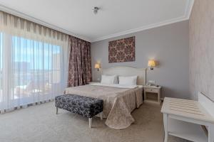 a hotel room with a bed and a window at Palace Del Mar in Odesa