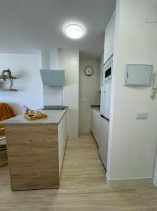 A cozinha ou cozinha compacta de Apartment Avril by Spain2home