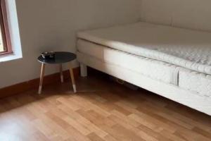a bed and a table in a room at Belle maison sur Val de Loire in Channay-sur-Lathan