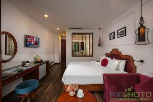 Postel nebo postele na pokoji v ubytování Vision Premier Hotel in Hanoi Central