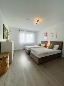Un pat sau paturi într-o cameră la Stilvolles Apartment mit einzigartigem Charme