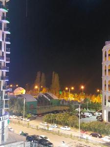 a city at night with a parking lot and a building at ბინა ულამაზესი ხედებით. in Angisa