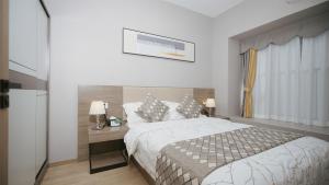 Serveyou International Apartment Hotel - Free Airport Pickup & Free Canton Fair shuttle & Paid City Tour 객실 침대