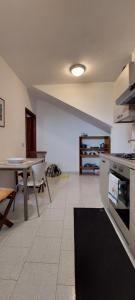 Köök või kööginurk majutusasutuses Da Rox (Casa Vacanza) centro Porto Torres