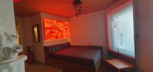 Uma cama ou camas num quarto em Hotel Gletschermühle