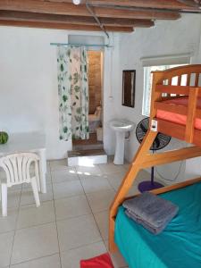a bedroom with a bunk bed and a bathroom at Cabaña La Punta in Isla Grande