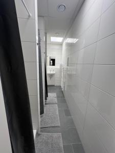 Koupelna v ubytování DRIVER ROOMS