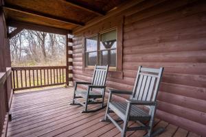 Balcone o terrazza di Balk Oasis, Mountain Views,Rustic, HotTub