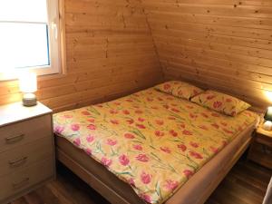 a bedroom with a bed in a log cabin at Chatka pod Świerkami in Baligród