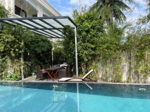 Bassein majutusasutuses Palm View Villa või selle lähedal