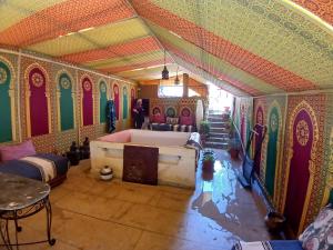 Кровать или кровати в номере Riad Dar Lemdrssa