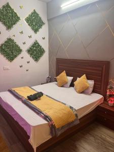 a bedroom with a large bed with at Bella Dreamy near expo mart greater Noida in Greater Noida
