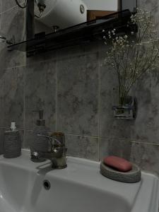 Et badeværelse på Andria's Apartment + 9 billeder