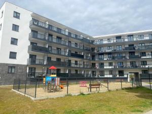 Plac zabaw dla dzieci w obiekcie Apartament Dekerta garaż, duży taras, smart tv