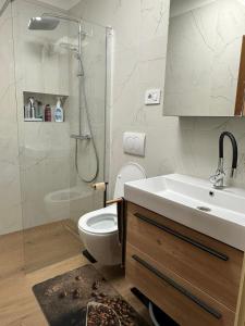 Et badeværelse på Stone House Dioniz + 22 billeder