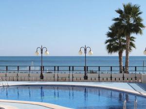 a swimming pool with the ocean in the background at Apartamentos Topacio Unitursa in Calpe