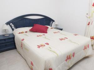 Łóżko lub łóżka w pokoju w obiekcie Apartamentos Topacio Unitursa
