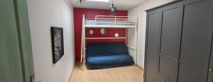 a small room with a bunk bed in a bedroom at Maison de ville proche Le Portel 2 chambres in Outreau