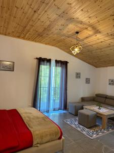 Posezení v ubytování Qyteza Guest House & Camping