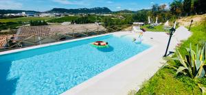 an overhead view of a swimming pool with a pool toy at Villa Poggio Ulivo Pool-Apartments in Rivoli Veronese