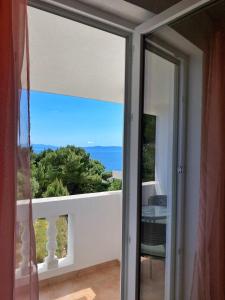 布雷拉的住宿－Villa Stipuka，海景滑动玻璃门