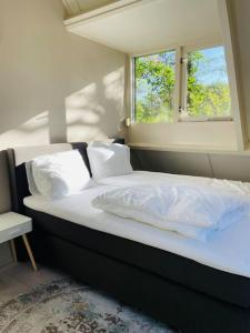 Ένα ή περισσότερα κρεβάτια σε δωμάτιο στο Fijn vakantiehuis op de golfbaan met eigen sauna!