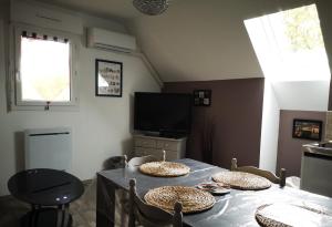 Kuchyň nebo kuchyňský kout v ubytování Chambre Fleurs de Lys proche Zooparc de Beauval et des Châteaux de la Loire