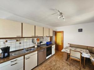 Kuchyň nebo kuchyňský kout v ubytování Fischers Ferienwohnung
