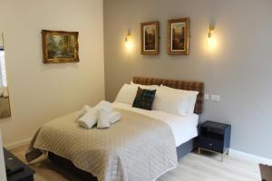 Postel nebo postele na pokoji v ubytování Conon Hotel